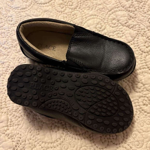 The Children's Place Black Leather Loafers Boys Size 10 - Picture 1 of 2